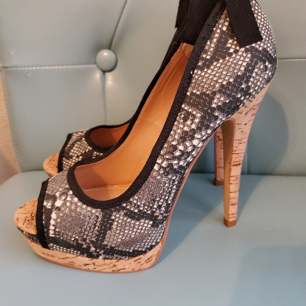 Shoes - Picture 2 of 5